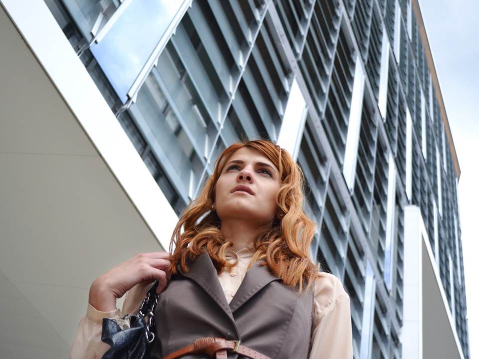 日企禁女員工戴眼鏡挨轟！盤點女性在職場常受的3種委屈