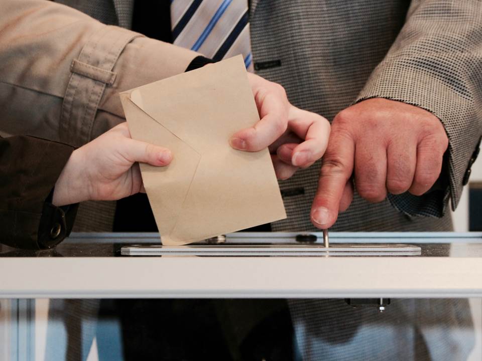 政治立場不同遭開除！選前職場亂象如何自保一次告訴你