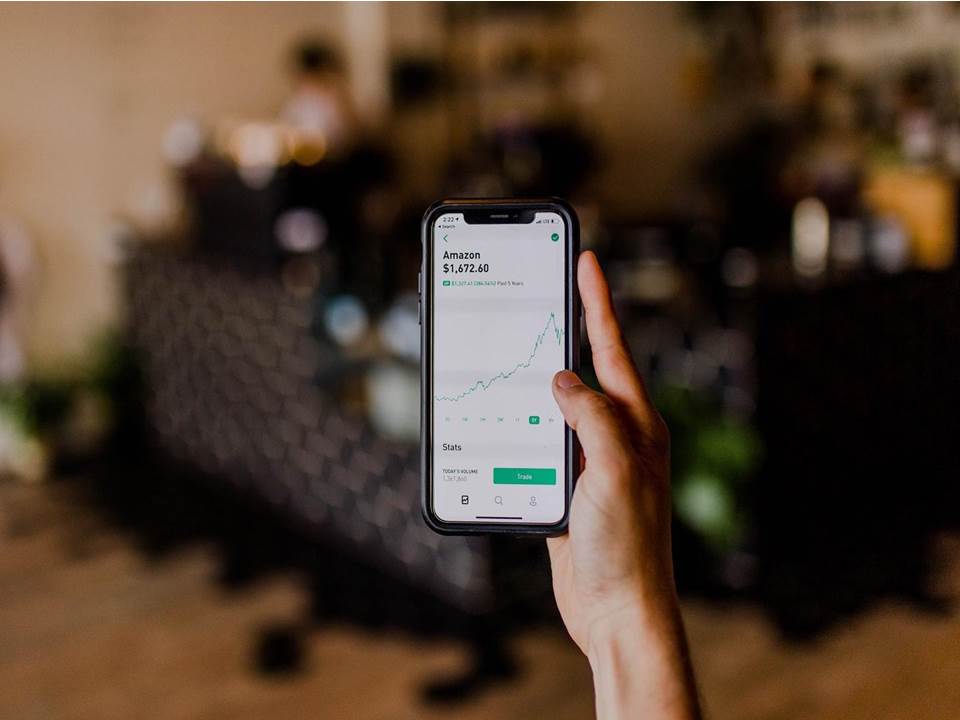 專家喊買就跟單！小資族常犯的投資NG 行為你中了幾個？