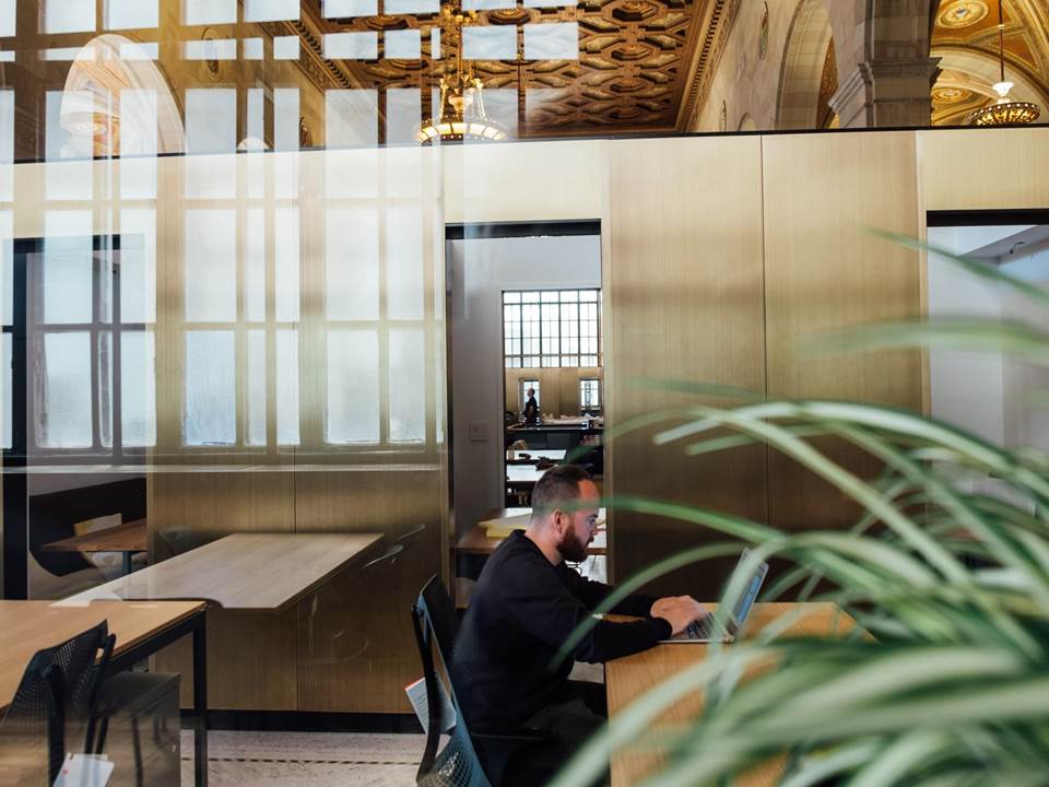 被同行高薪挖角是幸運還是噩夢？別讓你的職場口碑落人口舌