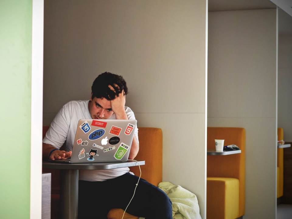 老闆不幫加薪就打混摸魚？小心毀掉自己前途就是你的傻