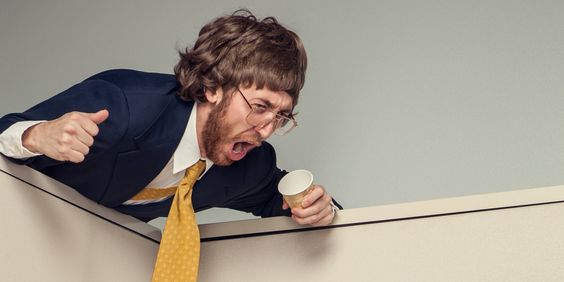 快逃離愛抱怨的同事！80%的人不知道，負能量的人是你吸引來的。