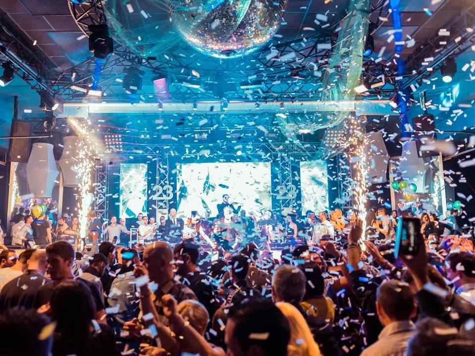 尾牙想中大獎？除了穿對戰袍，帶上「這包」讓你比隔壁旺