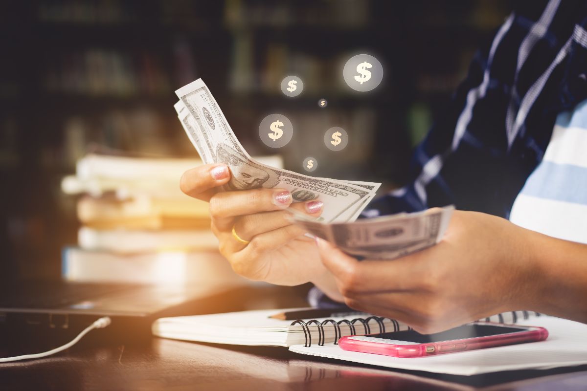 228連假排班制上班族薪水怎麼算？國定假日未給雙倍薪最高罰100萬！