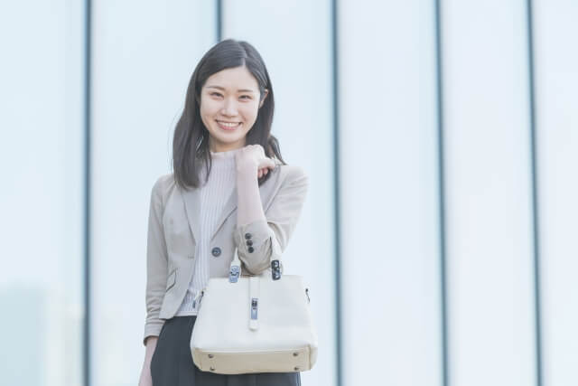 年輕人的職場生存之道!23歲的她如何從約聘轉正又加薪?