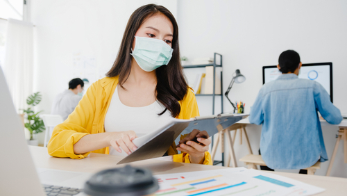 公司同仁紛紛確診、隔離請假，人力短缺要員工「例假日加班」不違法！