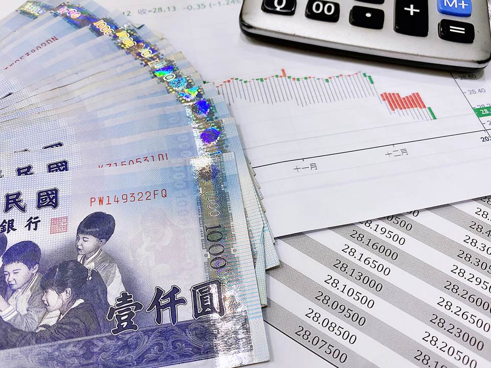 日薪制改月薪對誰較有利？2案例快速告訴你答案