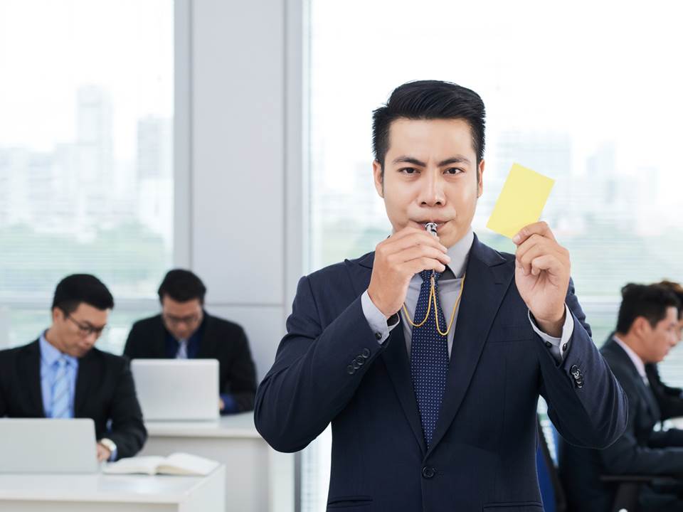 不怕神對手、就怕豬隊友！遇到愛推責任的主管該如何對付？