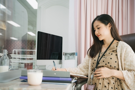 百人企業未訂「母性健康保護計畫」 明年恐罰30萬! 百人企業未訂「母性健康保護計畫」 明年恐罰30萬!