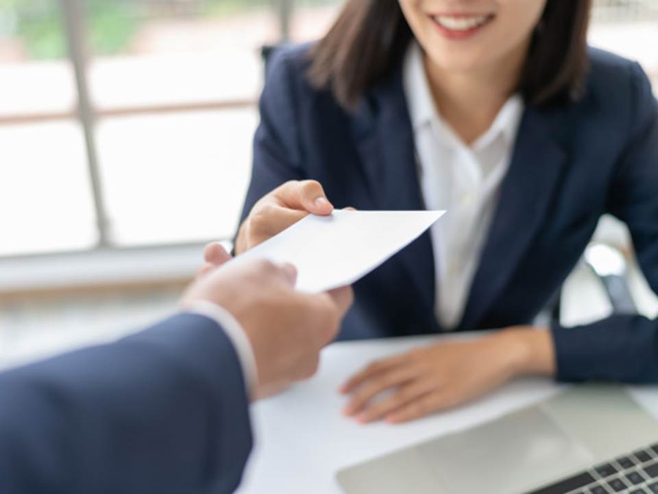 每年加薪3%還留不住人?原來員工老是被挖角的真正原因是… 每年加薪3%還留不住人?原來員工老是被挖角的真正原因是…