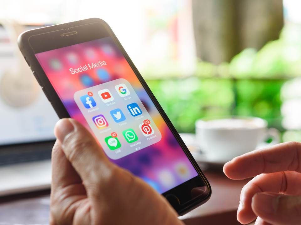 離職該不該退同事群組？網友狂推1原因：留著比較好