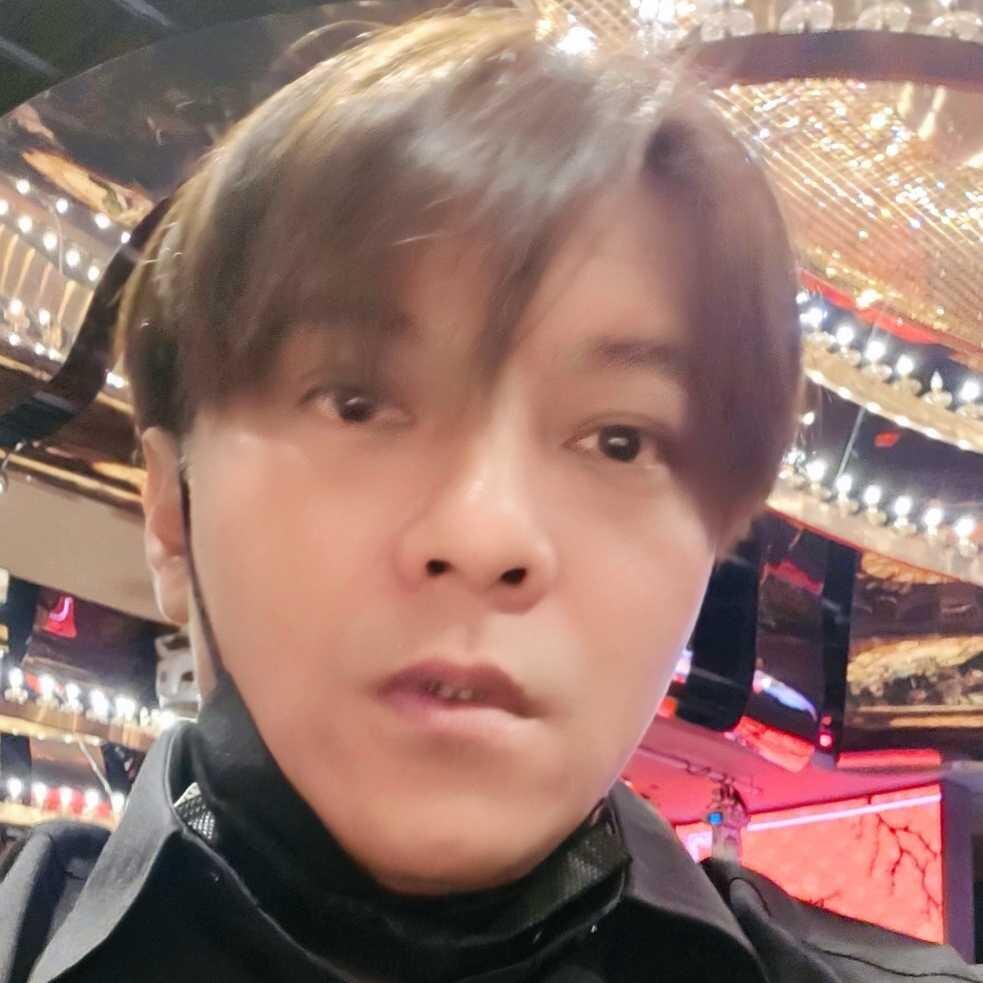 七炫的大頭照