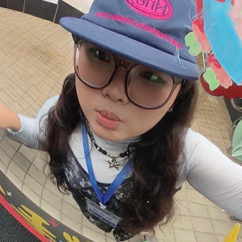 庭蓉的大頭照