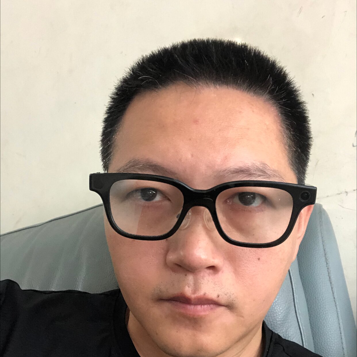 鍾的大頭照