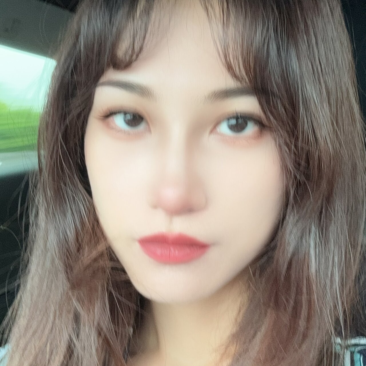 小姵的大頭照