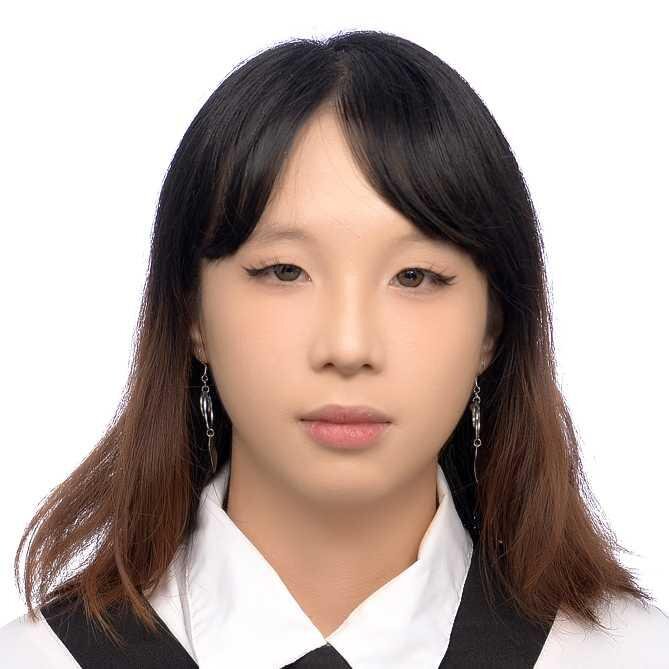 小鹿Lu的大頭照